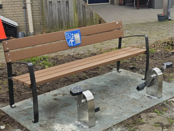 7136R Bank gerecycled plastic met dubbele pedalen