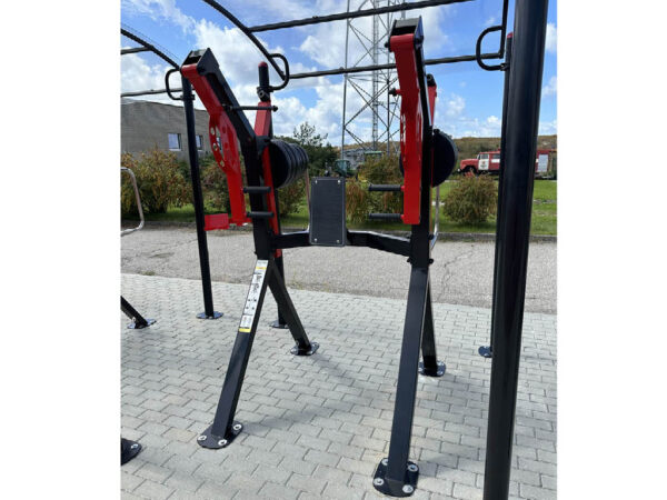 R01 Standing Chest Press machine