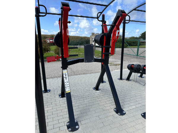 R01 Standing Chest Press machine