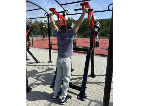 R05 Lateral Pull Down machine