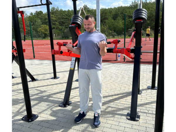 R06 Arm Biceps machine