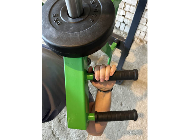 R12 Bench Press machine