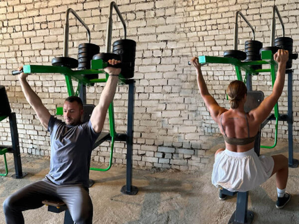 R13 Sitting Shoulder Press machine