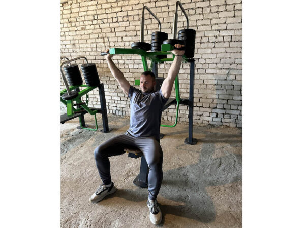 R13 Sitting Shoulder Press machine