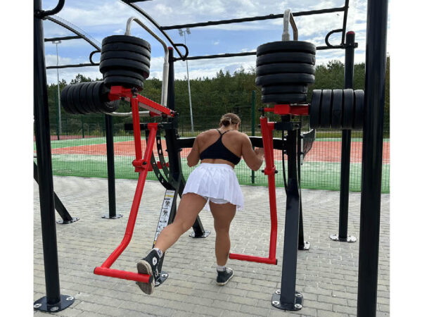 R18 Glute kick back Press machine