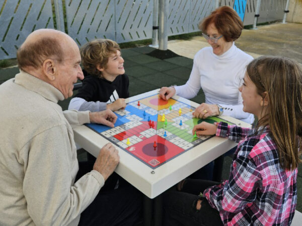 2032 Speeltafel Parcheesi
